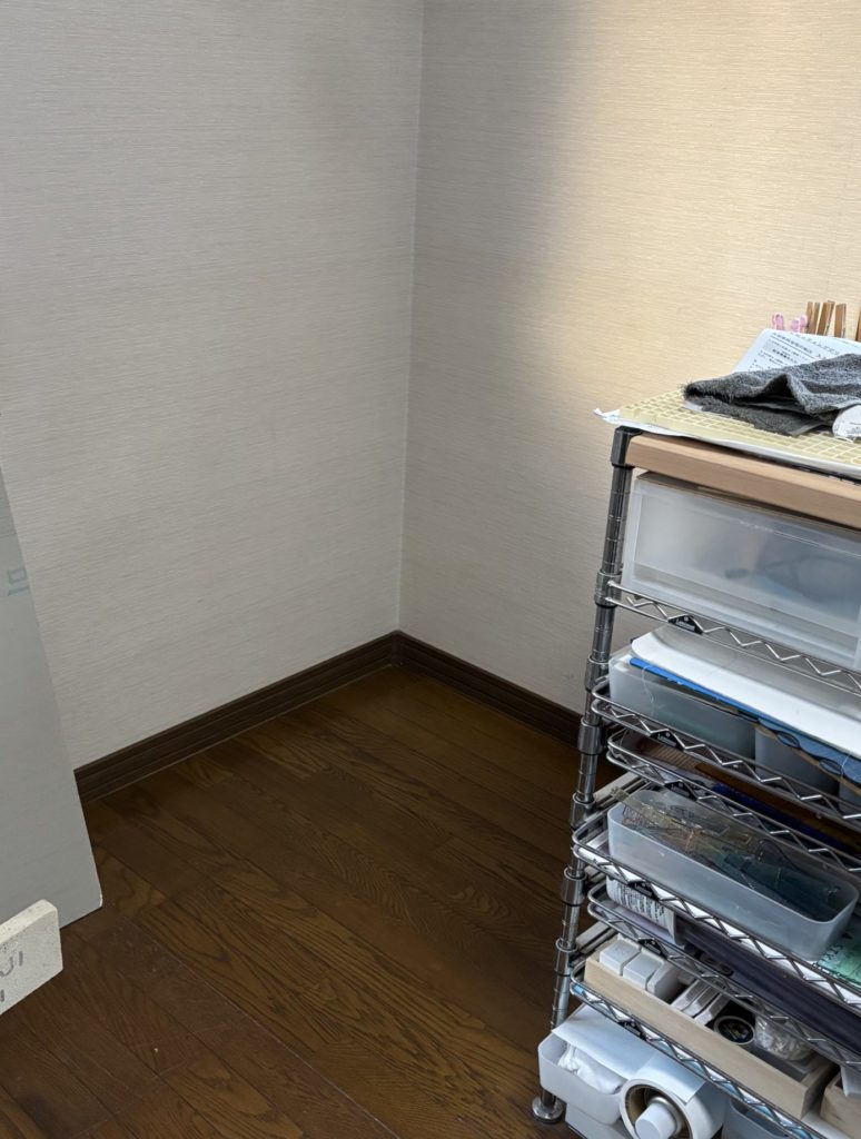 電気炉のない室内